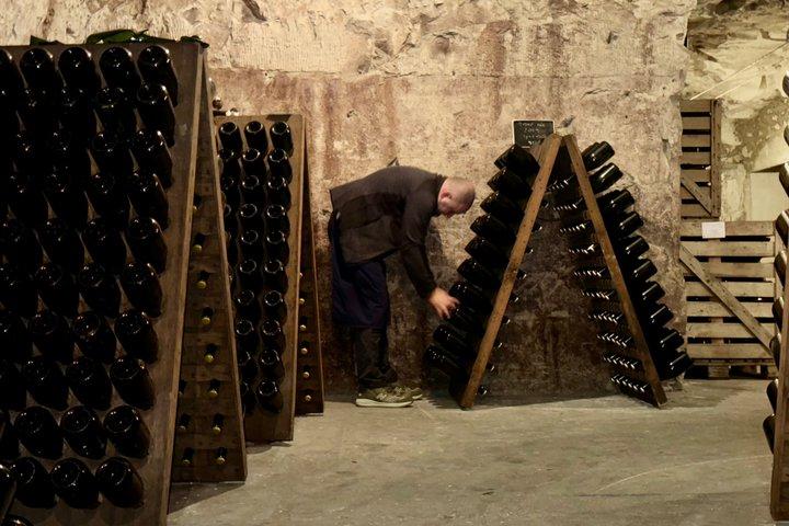 Exklusive Champagnerkeller & Dom Perignon Vineyards Tour - Reims