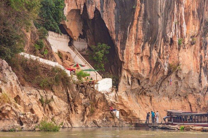 Excursão de meio dia em Luang Prabang pelas cavernas de Pak Ou e pelo Mekong