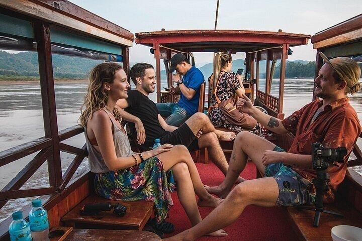 Luang Prabang Halvdagstur Pak Ou Caves og Mekong Cruise
