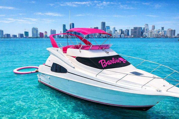 Barbie Pink Yachtvermietung in Miami | 2 kostenlose Jetskis | Privates Boot