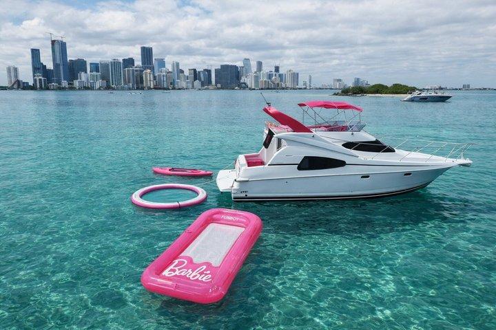 バービーピンクのマイアミヨットレンタル｜ジェットスキー2台無料｜プライベートボート