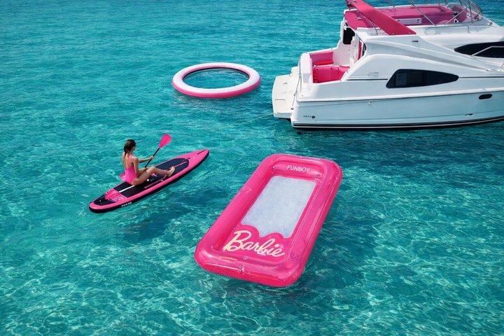 バービーピンクのマイアミヨットレンタル｜ジェットスキー2台無料｜プライベートボート