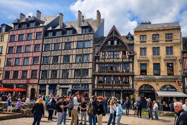 ジヴェルニー、ヴェルノン、ルーアンへのプライベート日帰り旅行