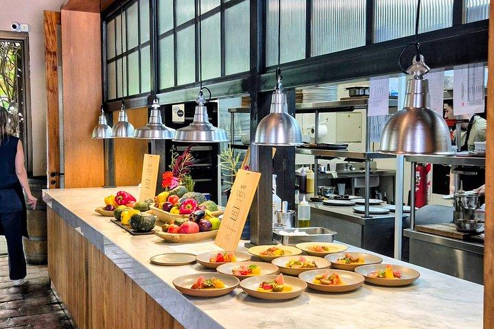 プライベートメンドーサワインツアー：3つのプレミアムワイナリーミシュランガイドランチ