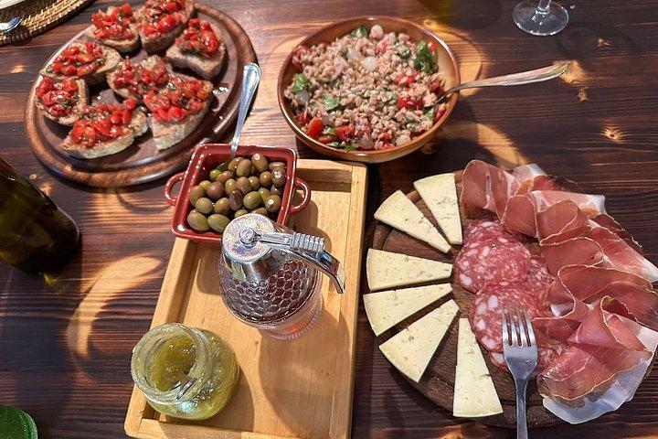 ルッカ農家料理教室または伝統的なトスカーナ料理