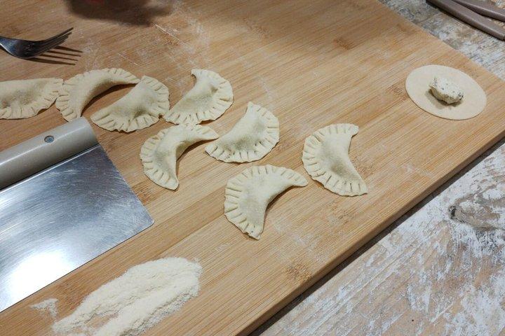 カターニア家庭料理: ピスタチオ・ラヴィオリ、シチリアパスタ&ワイン