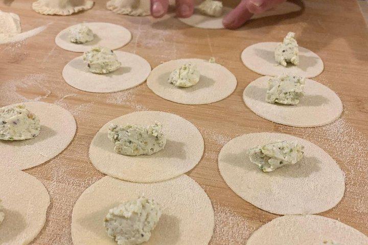 カターニア家庭料理: ピスタチオ・ラヴィオリ、シチリアパスタ&ワイン