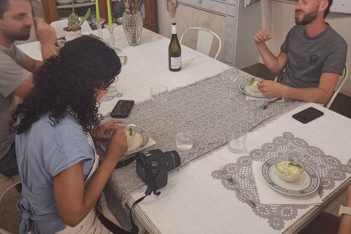 カターニア家庭料理: ピスタチオ・ラヴィオリ、シチリアパスタ&ワイン
