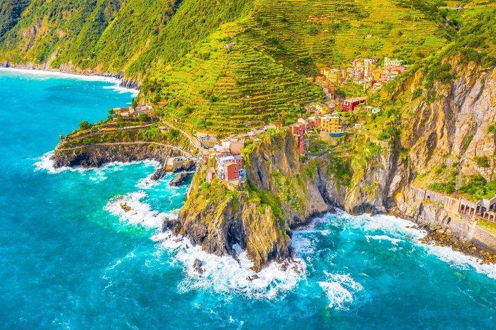 Tour a Cinque Terre desde Génova con pueblos costeros y vistas
