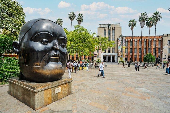 プライベート ツアー: ボテロの芸術 - メデジンの文化体験 - アンティオキア美術館