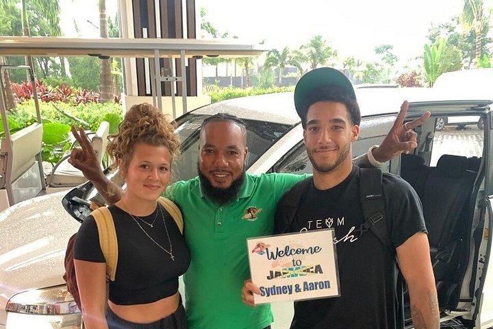 Private Airport Pickup with Local Guide Plus Extras