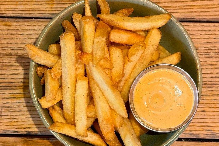 久米生ワインテイスティング＆ローカルフレーバーツアー：ブドウ、醸造物、眺め