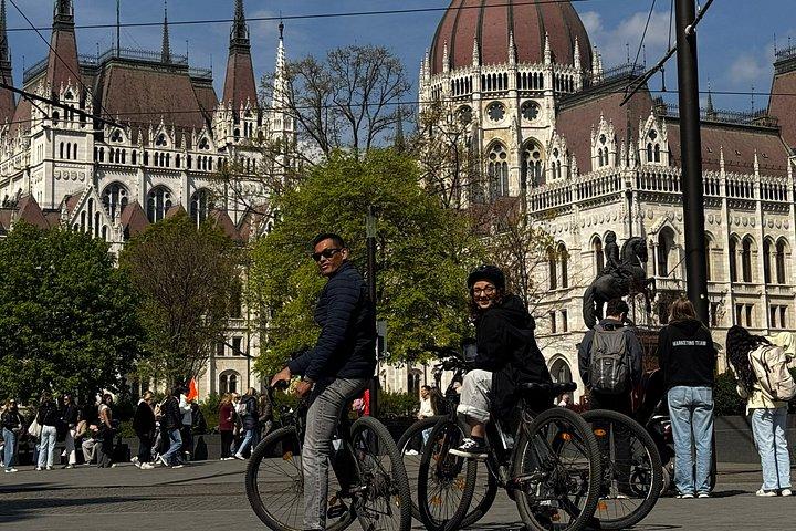 ブダペスト：ブダとペストの完全なEバイクツアー