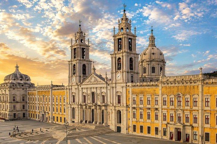 Desde Lisboa : Excursión de un día al Palacio de Mafra, Ericeira & Queluz