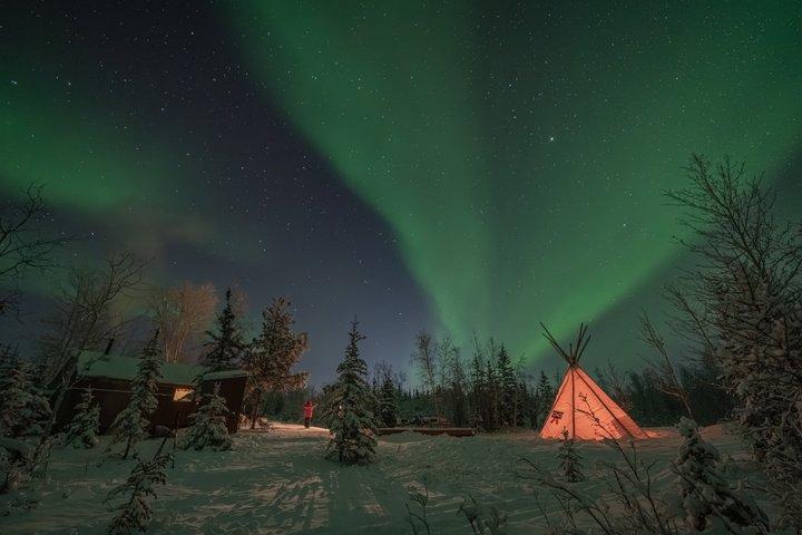 Lista íntima del cubo de la cabaña acogedora de Aurora Tours