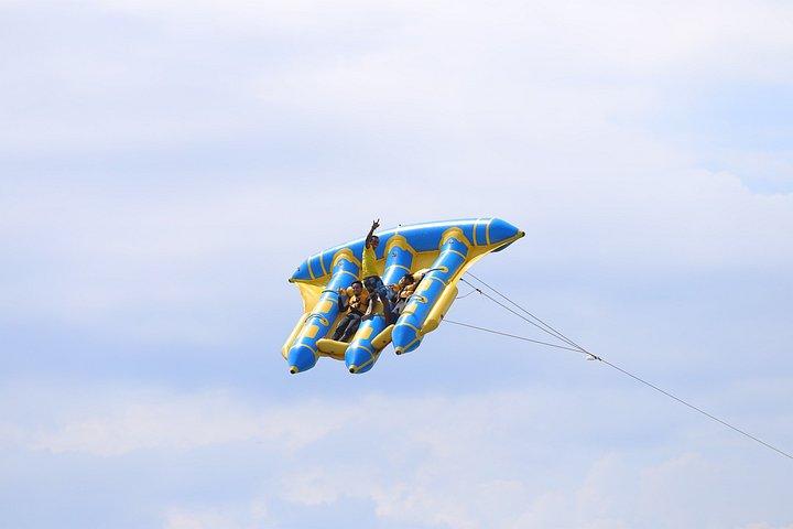 タンジュンベノア：バナナボート、パラセーリング＆ジェットスキーアドベンチャー