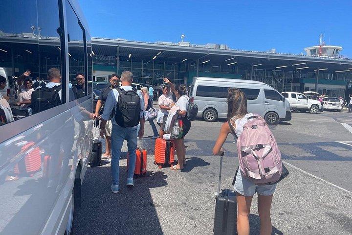 ネグリルからサングスター・インタールへの乗り合い空港送迎