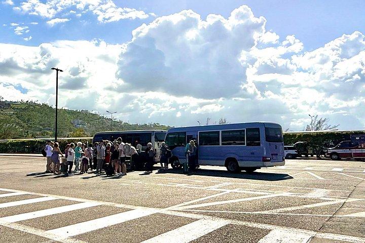ネグリルからサングスター・インタールへの乗り合い空港送迎