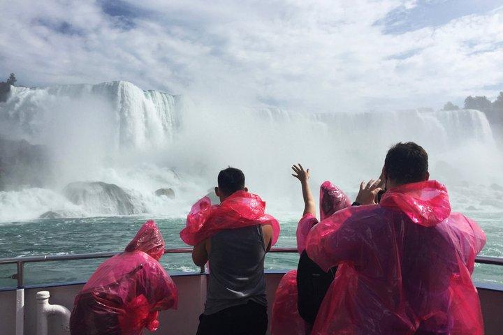 Niagara Falls Small Walking Tour Panoramic view and Boat ride