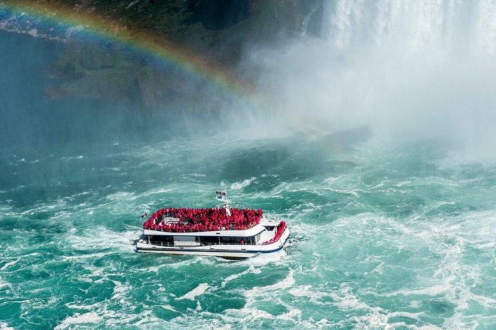 Niagara Falls Small Walking Tour Panoramic view and Boat ride