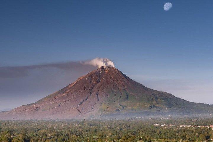 シバヤク山サンライズハイキングまたはベラスタギからの日帰りハイキング