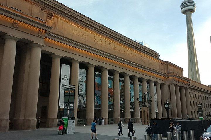 Toronto Iconic Core and Landmarks Walking Tour