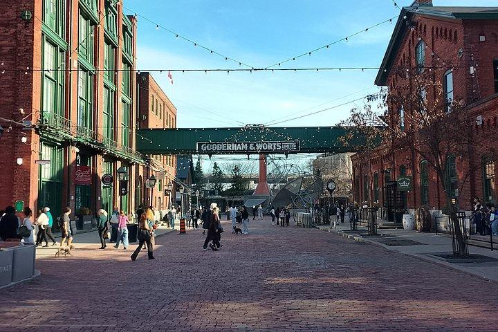Toronto Iconic Core and Landmarks Walking Tour