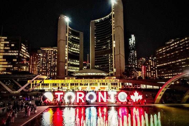 Toronto Iconic Core and Landmarks Walking Tour