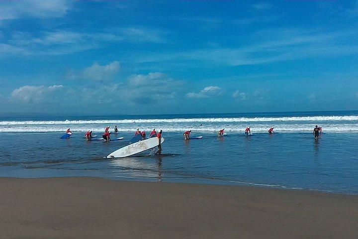 Private Bali Surfstunde am Seminyak Strand