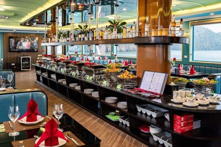 ハノイ発ハロン湾日帰りツアー（カヤック、スイミング＆ランチ付き）