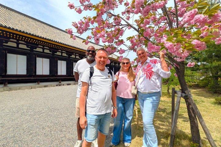 京都： 1,001体の三十三間堂の観音像