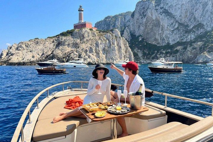 Tour de barco Capri All-Inclusive com visita à cidade a partir de Positano