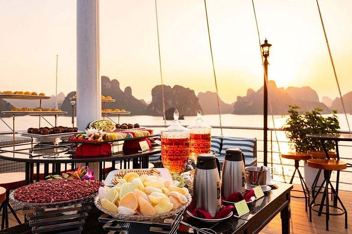 ハロン湾日帰り旅行（ハノイ発）：洞窟アイランドカヤックとビュッフェランチ