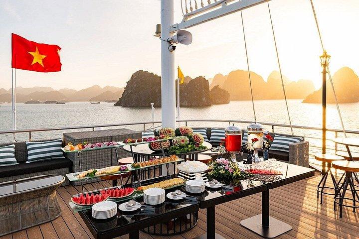 ハロン湾日帰り旅行（ハノイ発）：洞窟アイランドカヤックとビュッフェランチ