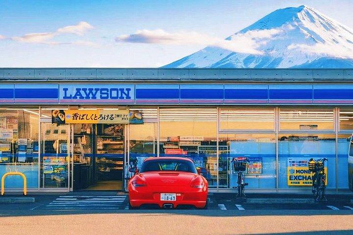 東京から：富士山日帰り旅行でトレンディスポットへ