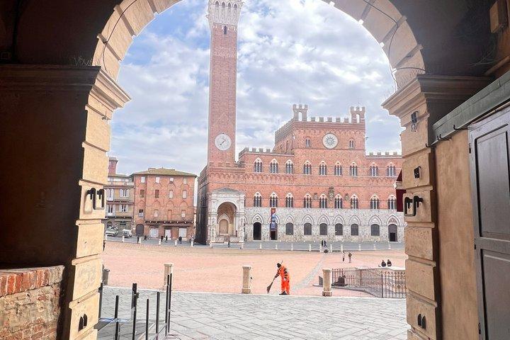 フィレンツェ日帰り旅行：ピサ、サンジミニャーノ、シエナ（ランチ付き）