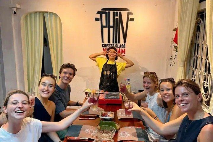 Classe de culinária com família local e experiência prática em Hue