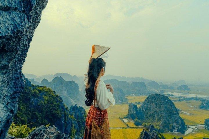 Ninh Binh: día completo a Hoa Lu Tam Coc y la cueva Mua en barco y bicicleta