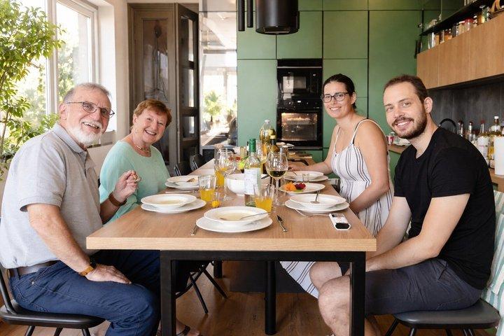 O melhor jantar húngaro w / locais em sua casa w / transporte de carro