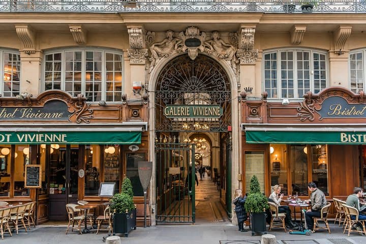 Paris Private Tour: Hidden Gems and Trendy Quarters with Coffee