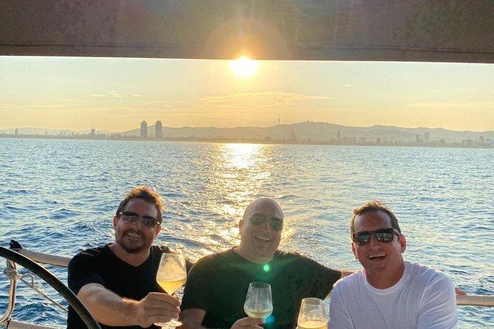Barcelona Sunset & Daytime Sailing Tour com bebidas e lanches