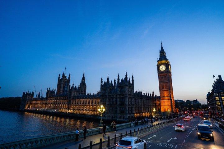 Visite nocturne en bus à toit ouvert vintage de Londres avec Live Guide