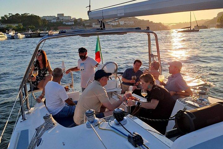 ポルト、あなただけのために！ ポートワインと夕日を楽しめるセーリングクルーズ