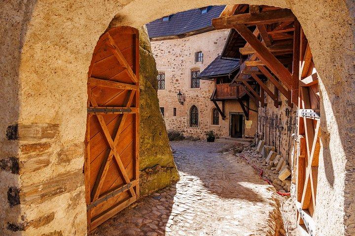 プラハ発：カルロヴィ・ヴァリとロケトへの日帰り旅行（城見学はオプション）