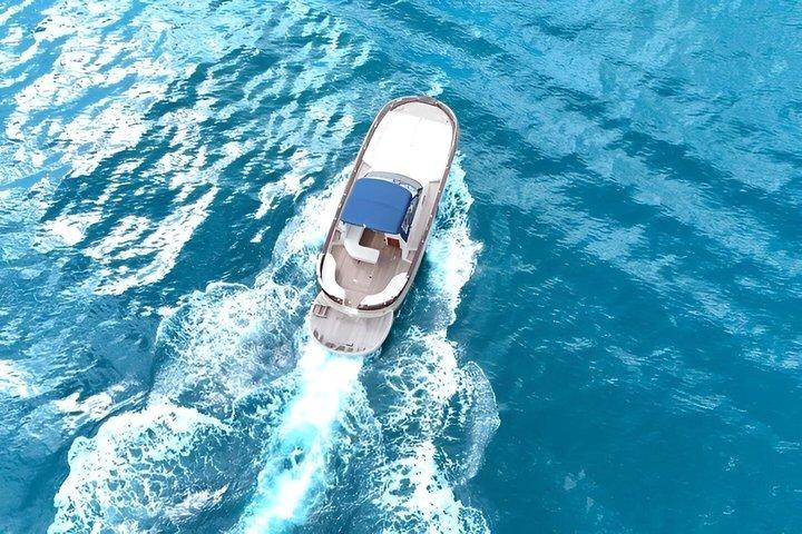 ビコエクエンセ・カプリ島ボートツアー体験より
