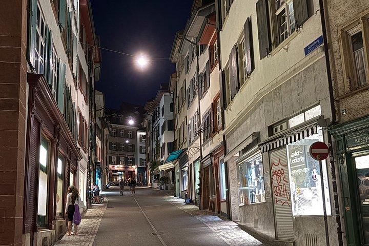 バーゼルの歴史的旧市街ツアー(夜)