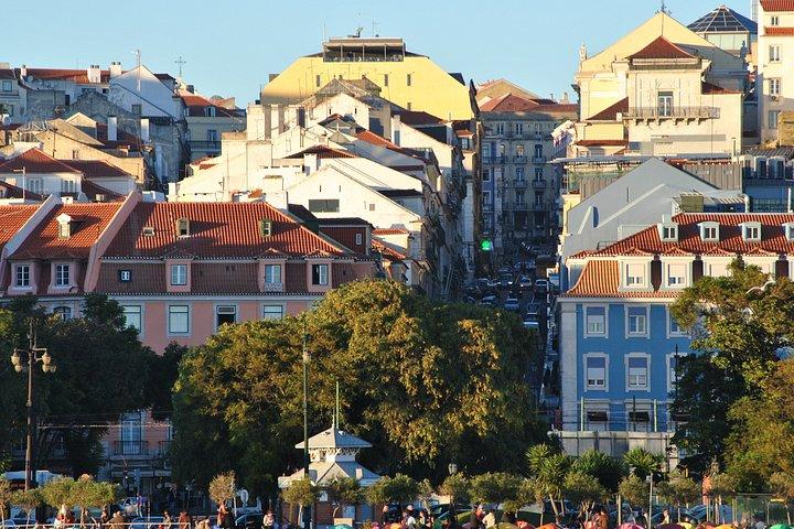 Lisbon Small Group Day Cruise with Historic Commentary & a Drink