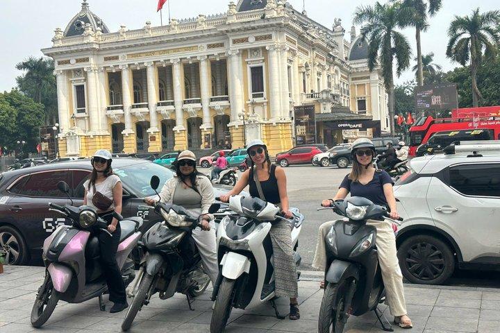 Tours en moto por Hanói con conductoras