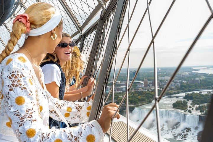 ベスト・オブ・ナイアガラ・フォールズ・カナダプレミアムツアー : 滝の裏側とボート