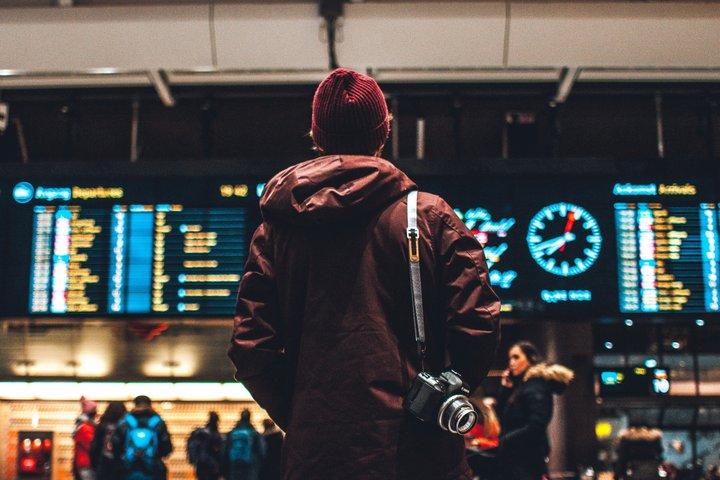 マラケシュ空港送迎 — プライベートRAKからホテルまたはリアドへ